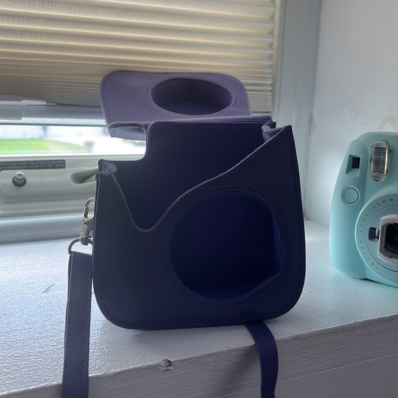 Polaroid camera and case - Picture 5 of 6